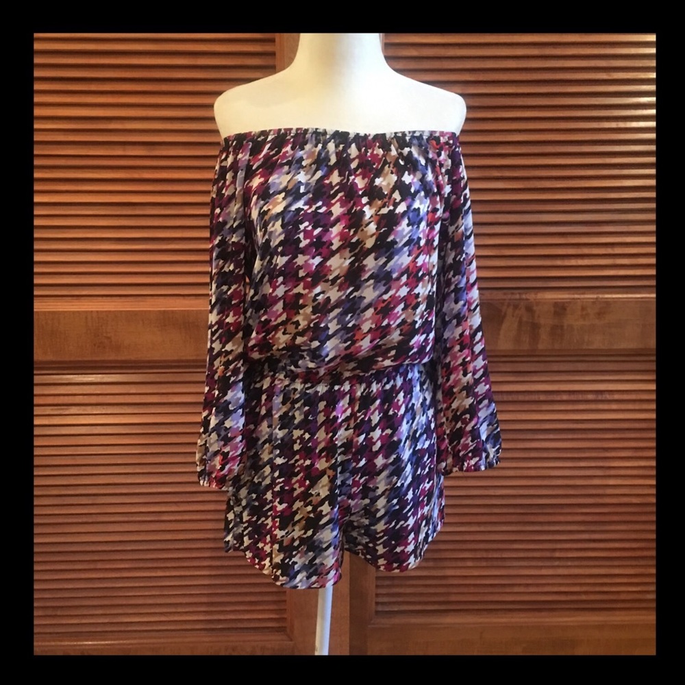 ❤️MARKDOWN❤️ 🌸Beautiful off the shoulder romper🌸